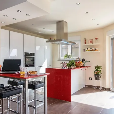 Veronica With Great Sea View & Private Pool - Calm & Relax Holidays In Istria * بيروغ